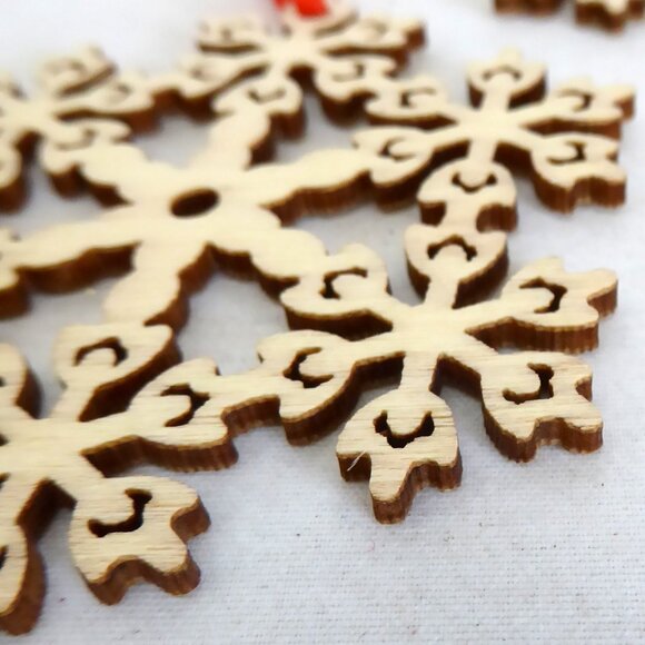 NEW LASER CUT WOOD SNOWFLAKE CHRISTMAS ORNAMENT SET OF 12 - Picture 4 of 9